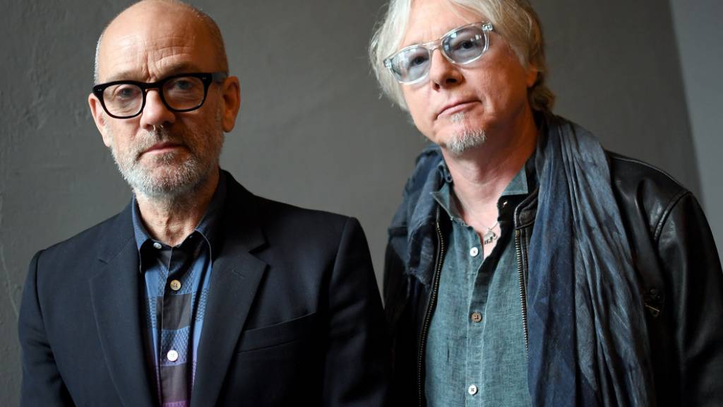 Erinnerungen an eine gute Zeit: Die ehemaligen R.E.M.-Bandkollegen Michael Stipe (links) und Mike Mills freuen sich auf die Jubiläums-Neuauflage ihres 1994er Albums «Monster».