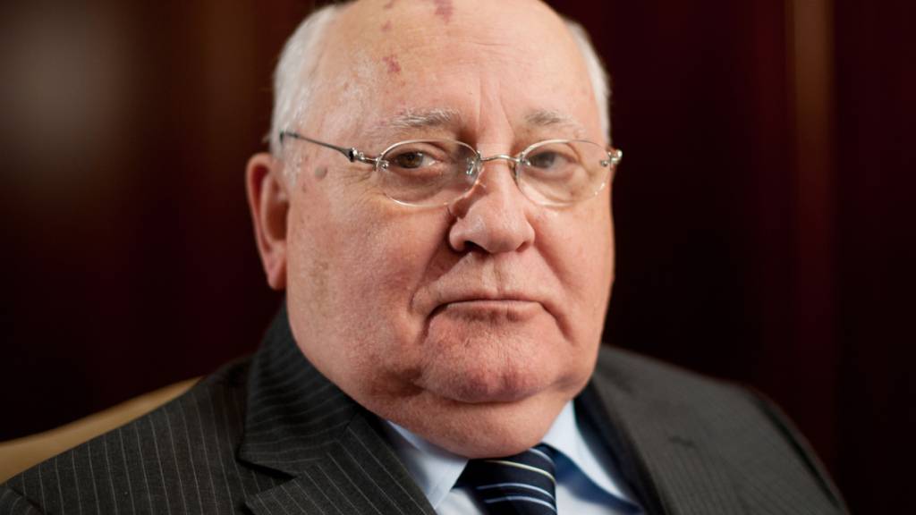 ARCHIV - Der ehemalige Präsident der Sowjetunion, Michail Gorbatschow, am Rande einer Pressekonferenz. (zu dpa: «Vater der Deutschen Einheit - Michail Gorbatschow wird 90 Jahre alt») Foto: picture alliance / dpa