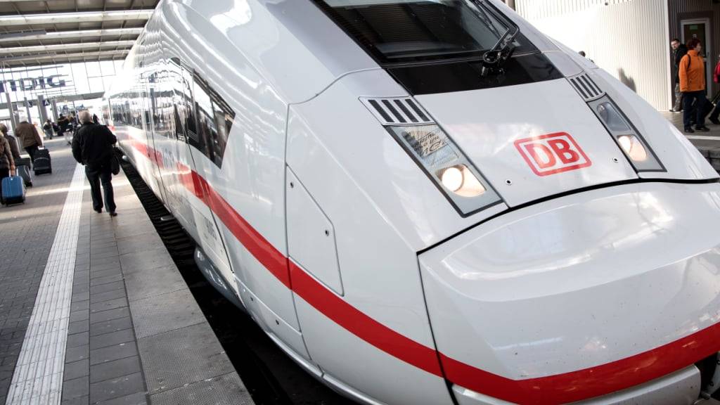 «Dieser Zug fällt aus»: Der Kanton Schaffhausen fordert wegen notorischer Verspätungen und Ausfälle der Deutschen Bahn sofortige Massnahmen. (Symbolbild)