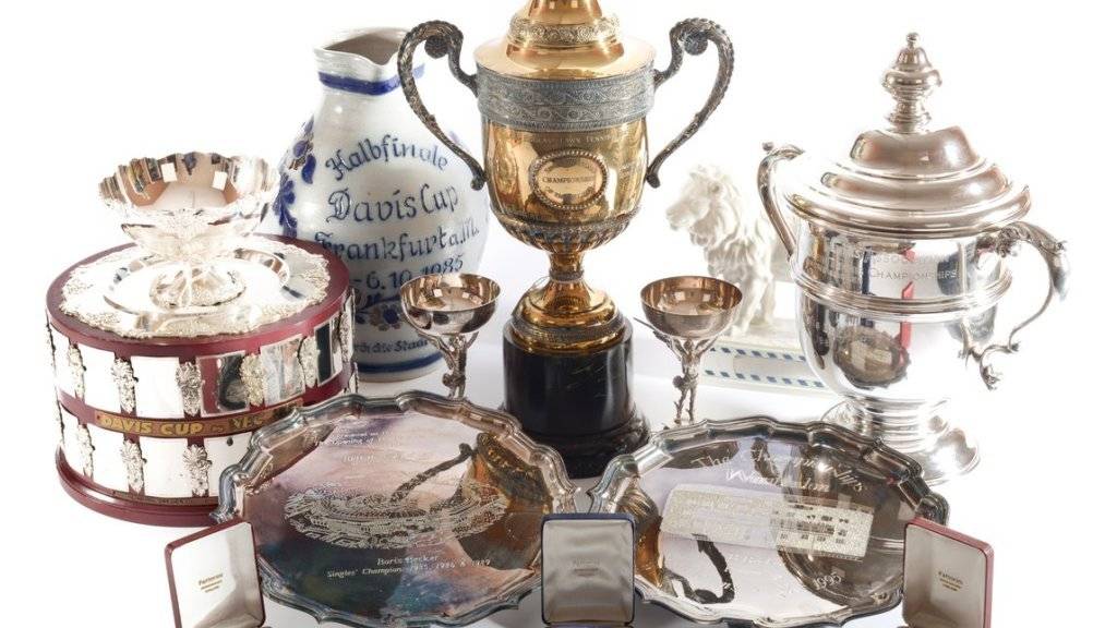 Insgesamt stehen 82 Objekte zum Verkauf, auch Schläger, Fotos und Uhren des einstigen Tennis-Weltranglistenersten Boris Becker.