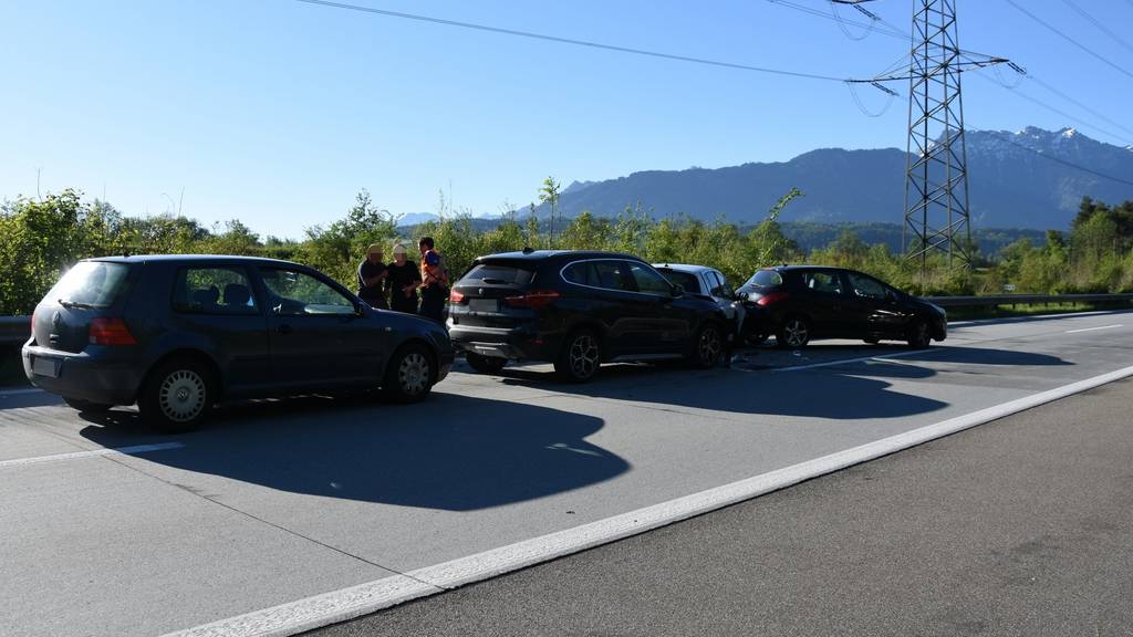In Sennwald waren vier Autos in einen Auffahrunfall involviert
