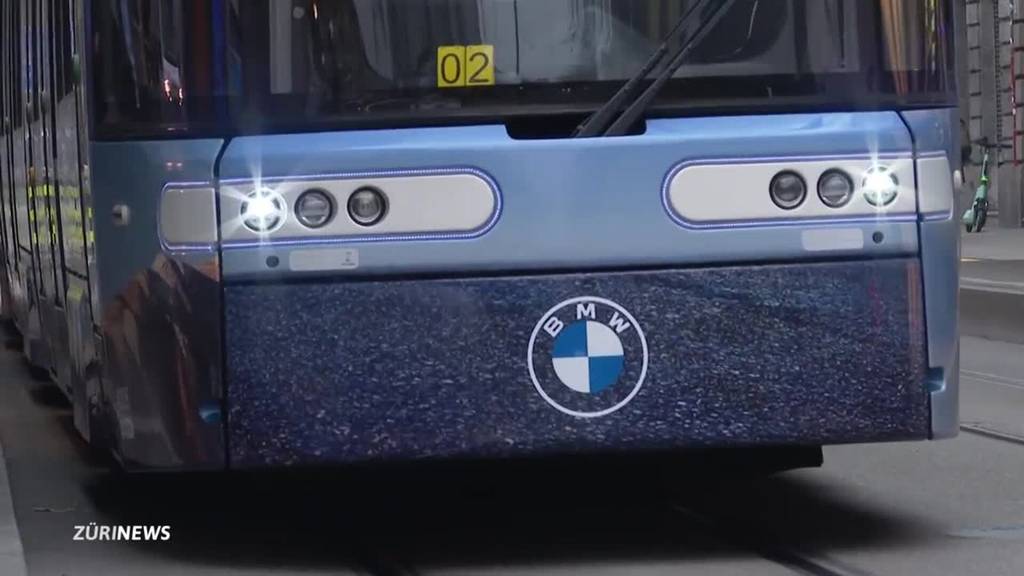 BMW-Werbung auf Zürcher Tram sorgt für Ärger bei Linken