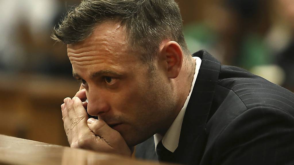 ARCHIV - Oscar Pistorius während der Anhörung zu seiner Verurteilung wegen Mordes an seiner Freundin Reeva Steenkamp im Obersten Gerichtshof in Pretoria. Foto: Alon Skuy/TIMES MEDIA/AP/dpa