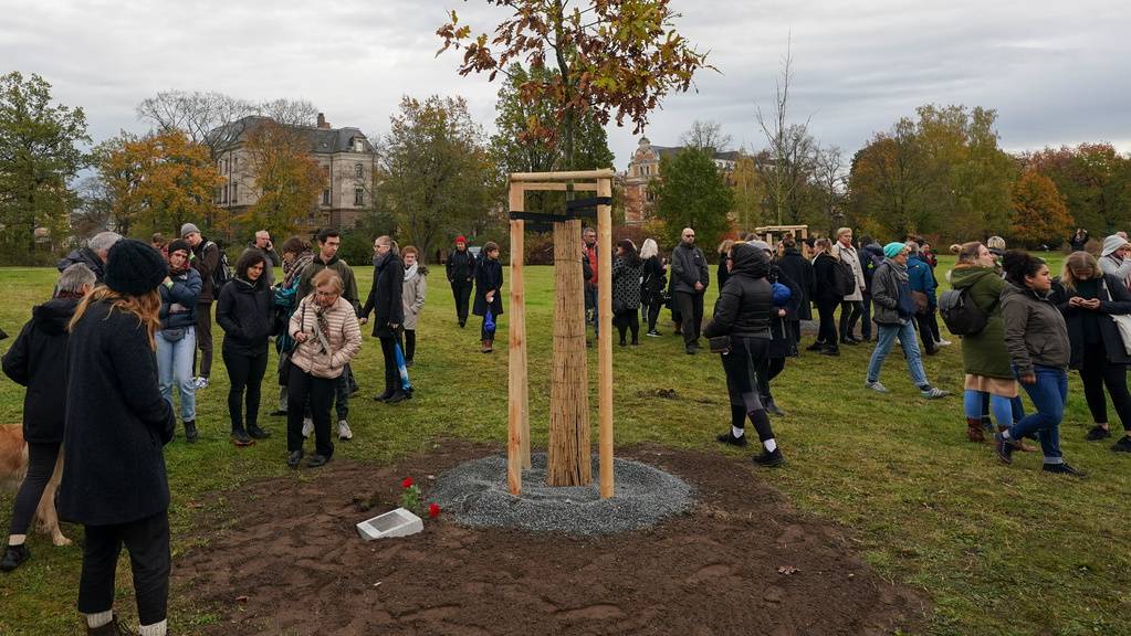 In Zwickau wurden zehn neue Bäume für die Opfer der NSU-Morde gepflant.