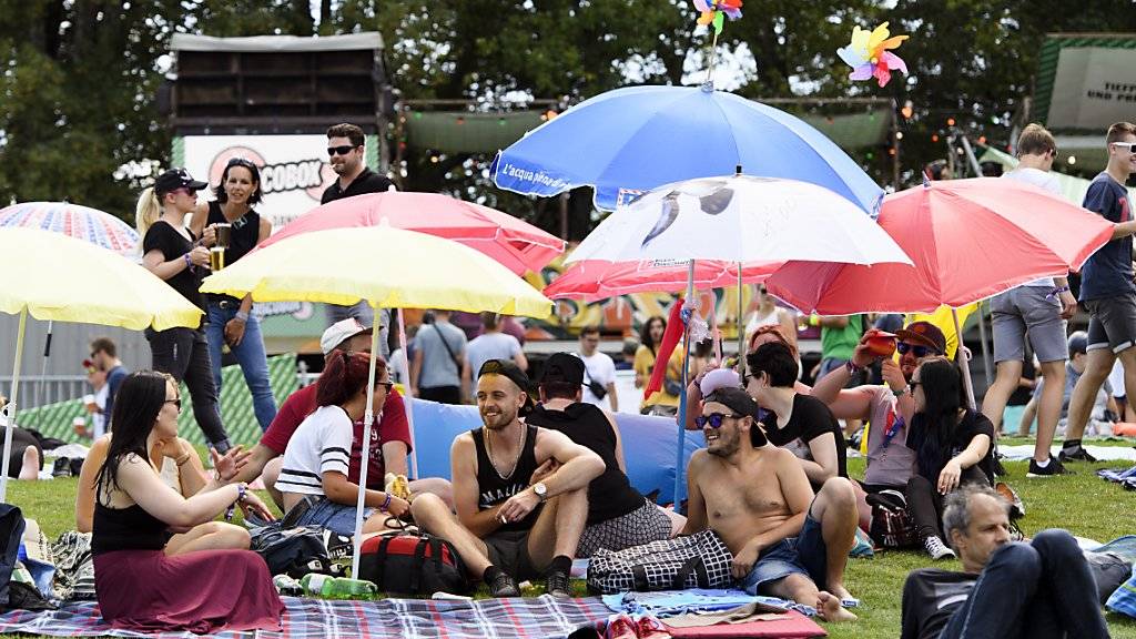 Sonniger Start: Die 35. Ausgabe des  Gurtenfestivals findet bei besten Wetterbedingungen statt. Zudem ist das Festivalgelände um fast das Doppelte vergrössert worden.