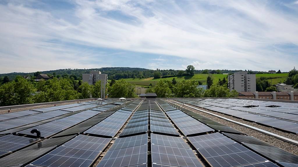 Zürcher Kantonsregierung will Solar-Pflicht auf grossen Dächern