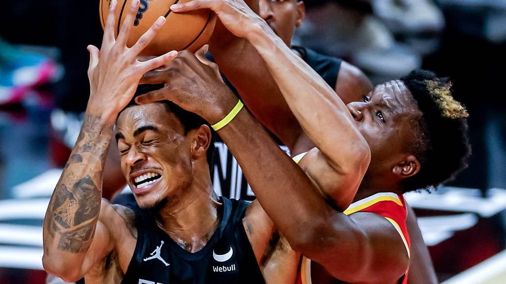 Clint Capela (rechts) kehrte mit den Atlanta Hawks in die Erfolgsspur zurück