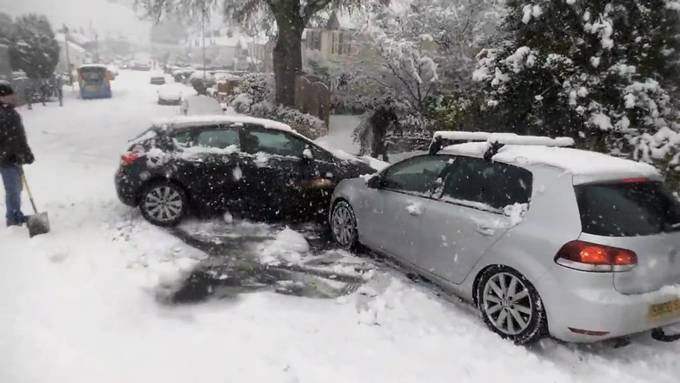 In England hat es geschneit – und London versinkt im Chaos