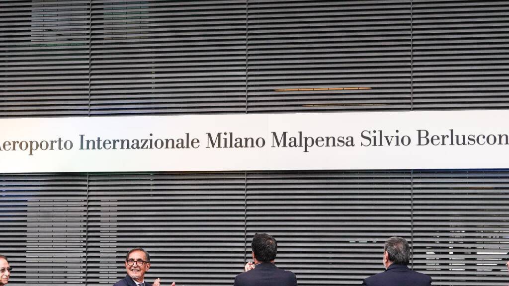 Der Mailänder Flughafen Malpensa wird offiziell nach dem ehemaligen italienischen Ministerpräsidenten, Silvio Berlusconi, benannt. Foto: Emanuele Roberto De Carli/IPA via ZUMA Press/dpa