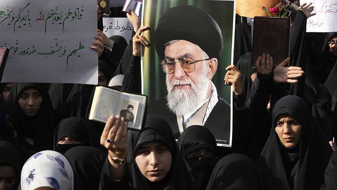 Iran fordert «härteste Strafe» wegen Verunglimpfung des Korans