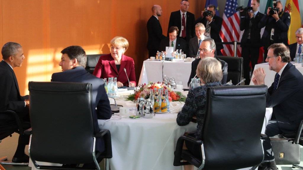 Obama (l.) bei seinem Treffen mit Renzi, Merkel, Hollande, May und Rajoy (v.l.n.r.) im Kanzleramt in Berlin. Bei den Gesprächen der sechs Staats- und Regierungschefs ging es erneut auch um den anstehenden Machtwechsel in Washington.