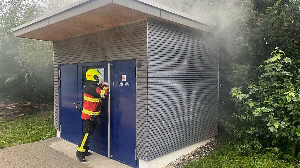 In Flawil brannten am Samstag zwei WC-Anlagen.