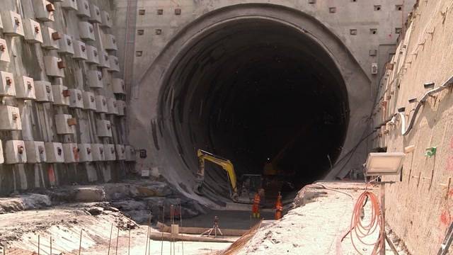 Vier Gleise im Eppenbergtunnel