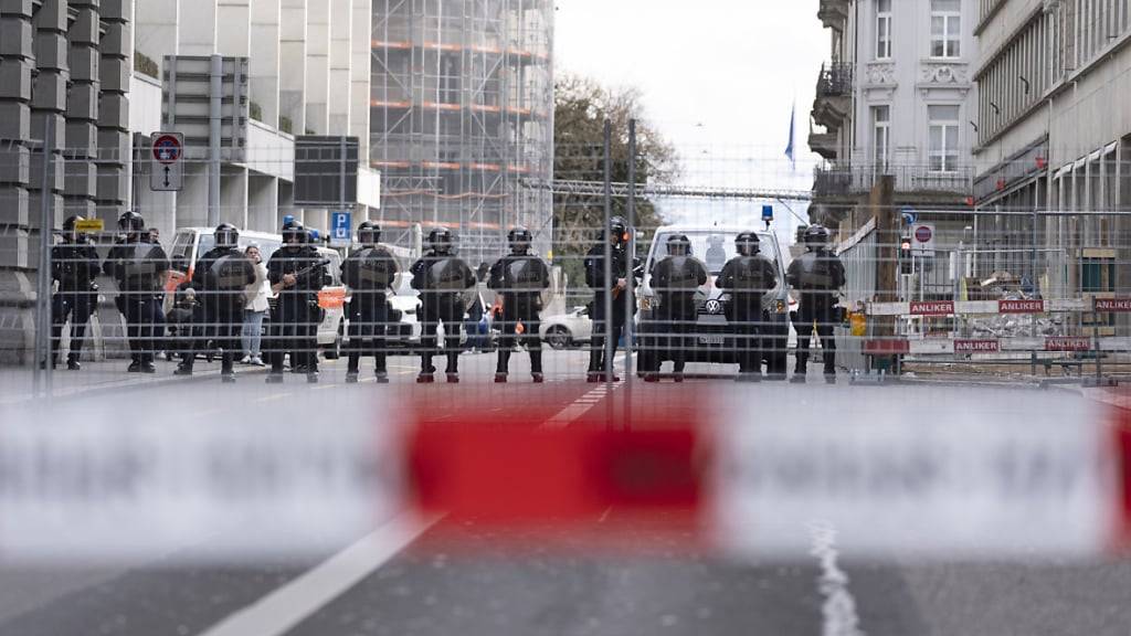 Die Teilnahme an einer unbewilligten Demonstration in der Stadt Zürich soll gemäss Stadtrat nicht mehr länger strafbar sein. (Symbolbild)