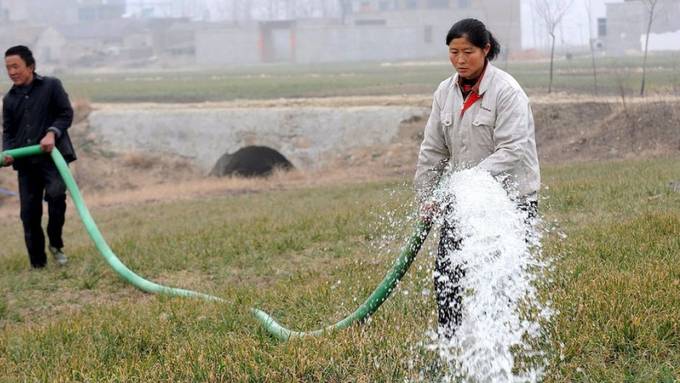 Wasser aus Brunnen im ländlichen China meist nicht trinkbar