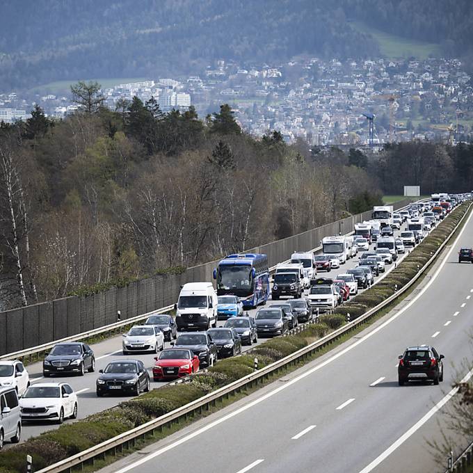 Graubünden führt Kampf gegen touristischen Ausweichverkehr fort