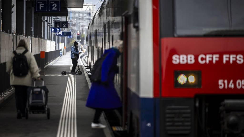 Die Zürcher S-Bahn beförderte im vergangenen Jahr mehr Fahrgäste. Im gesamten Zürcher Verkehrsverbund ist die Zahl der Fahrgäste auf 670 Millionen gestiegen. (Symbolbild)