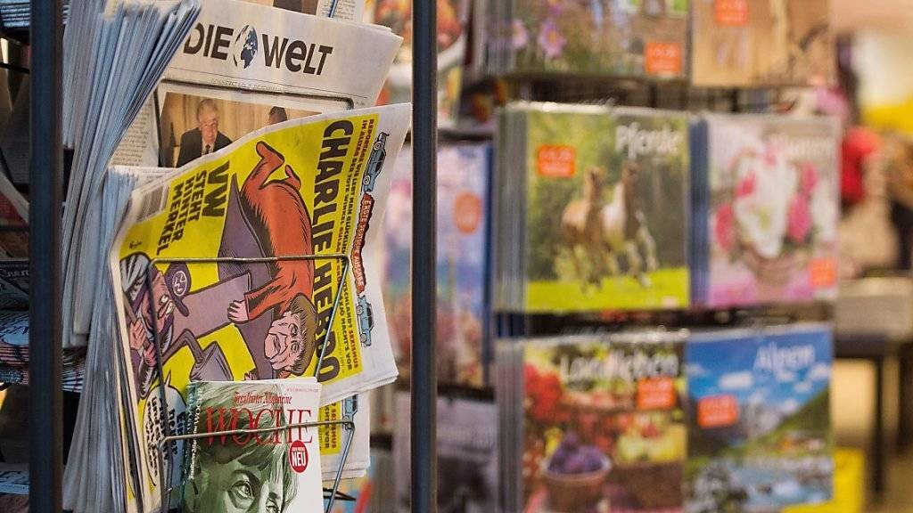 Die erste deutschsprachige «Charlie Hebdo»-Ausgabe nimmt auf der Titelseite die deutsche Kanzlerin Merkel aufs Korn.