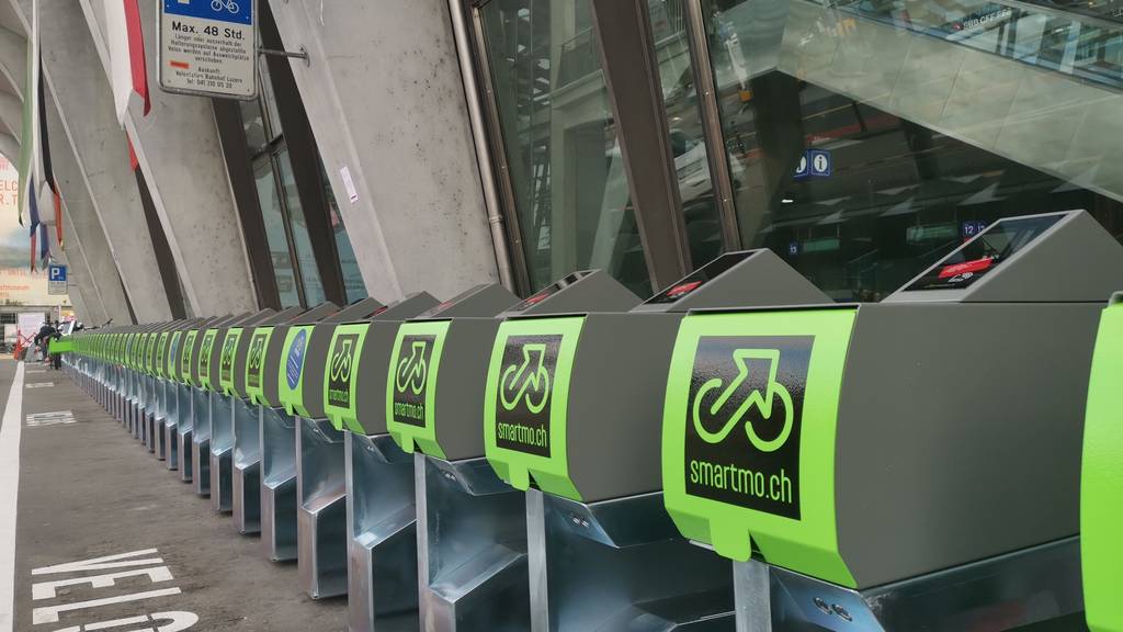 Smarte Veloparkplätze am Bahnhof sind jetzt gratis