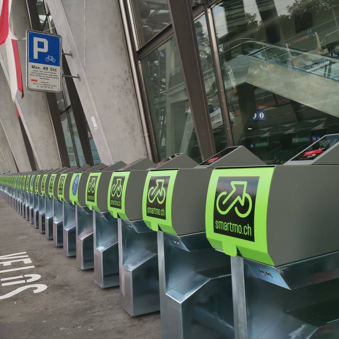 Smarte Veloparkplätze am Bahnhof sind jetzt gratis