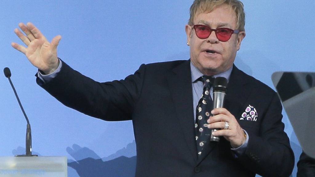 Elton John spricht in Kiew (Ukraine) über Toleranz und Gleichberechtigung