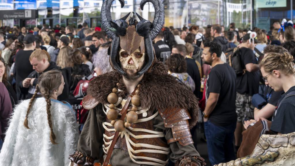 Jedes Jahr strömen zehntausende Fans von Fantasy, Science-Fiction, Anime, Games und Cosplay in die Messehallen von Basel, um bei der grössten Schweizer Comic Con dabei zu sein. (Archivbild)