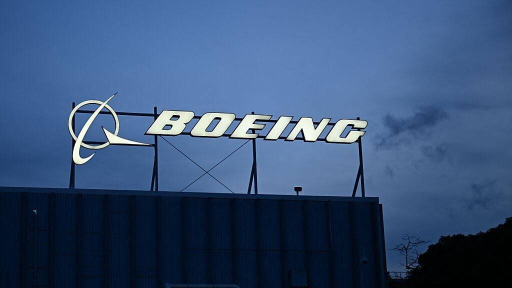 Boeing bietet seinen streikenden Beschäftigten ein Einkommensplus von 30 Prozent an. (Archivbild)