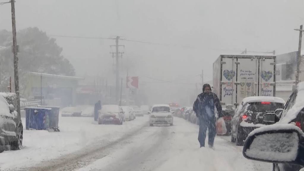 Schnee führt in Griechenland zu Verkehrschaos