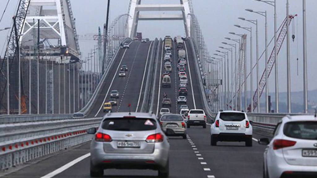 Bereits seit Mai 2018 kann die Krim-Brücke von Autos befahren werden.