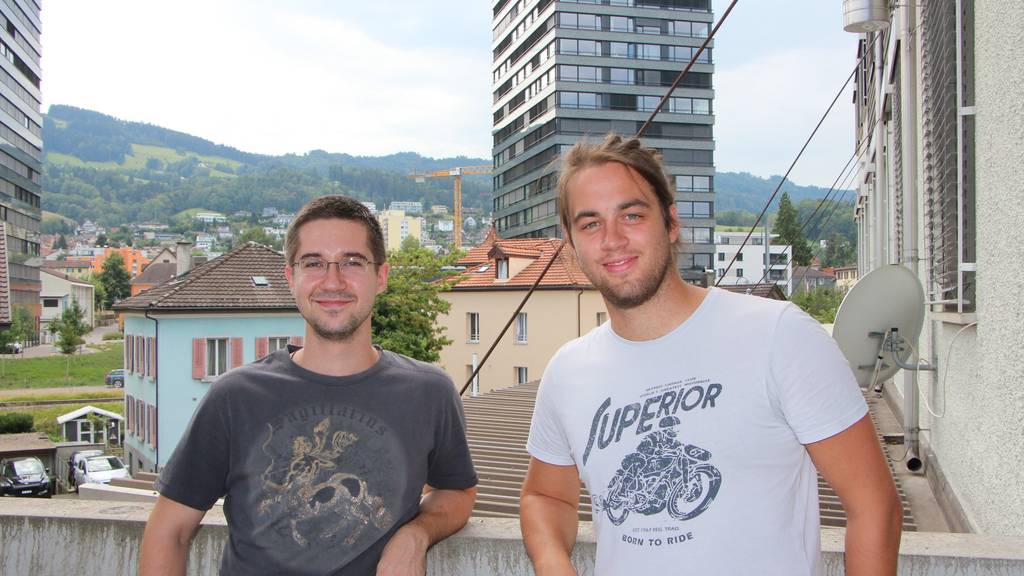 Thomas Vögtle und Gregor Thaler vor dem Indoor-Spielplatz in Rorschach.