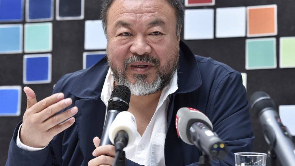 Ai Weiwei am Mittwoch auf einer Medienkonferenz im Zentrum Paul Klee in Bern. Kunst, sagte er, verrate mehr über eine Gesellschaft als ein Geschichtsbuch.