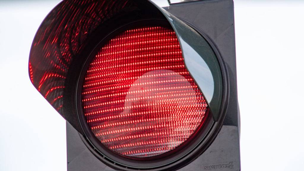 Die Lichtsignalanlage am Viktoriaplatz in der Stadt Luzern wird vom 10. bis 18. November erneuert. (Symbolbild)