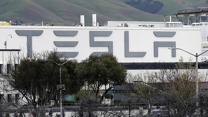 Bericht - Tesla ruft Mitarbeiter zurück in kalifornisches Werk