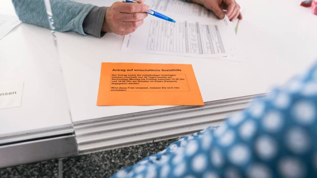 Der Regierungsrat macht der Stadt Zürich einen Strich durch die Rechnung. Das Projekt «wirtschaftliche Basishilfe» für Sans-Papiers kann bis auf Weiteres nicht wieder eingeführt werden. (Symbolbild)