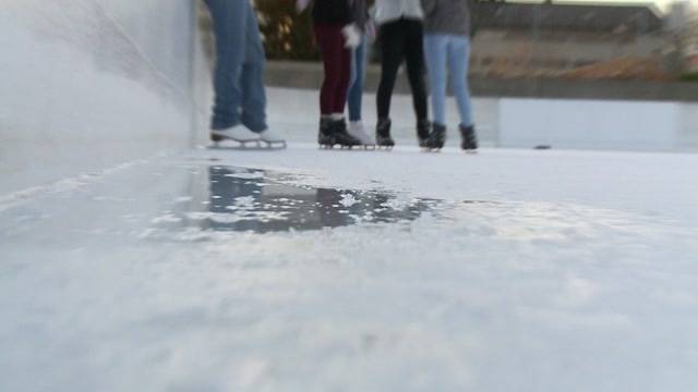 Eisbahnen kämpfen gegen sommerlichen Herbst