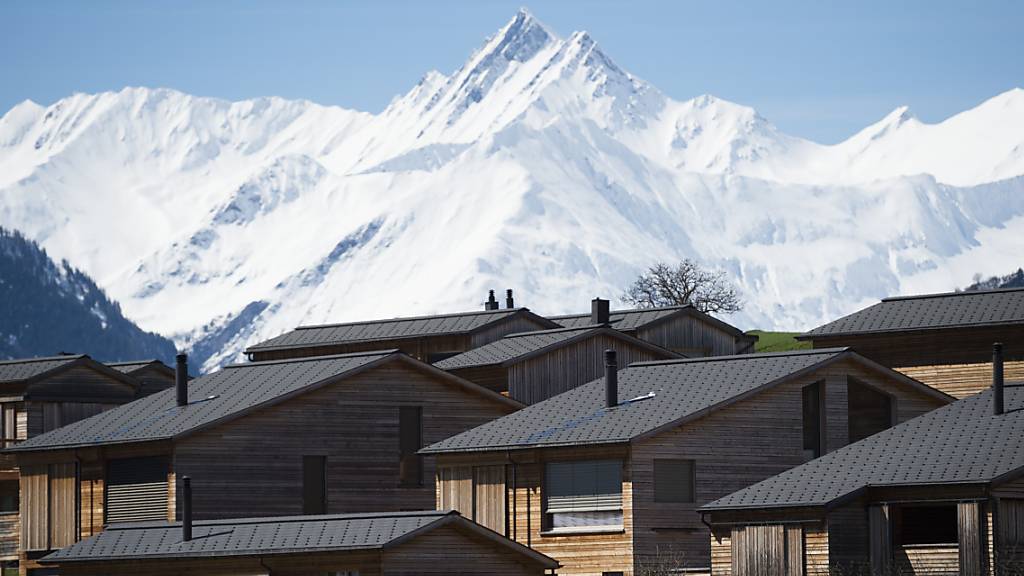 Den Tourismusregionen im Kanton Graubünden fehlt es an Wohnraum. Zu diesem Schluss kam das Wirtschaftsforum Graubünden nach einer Analyse. (Archivbild)