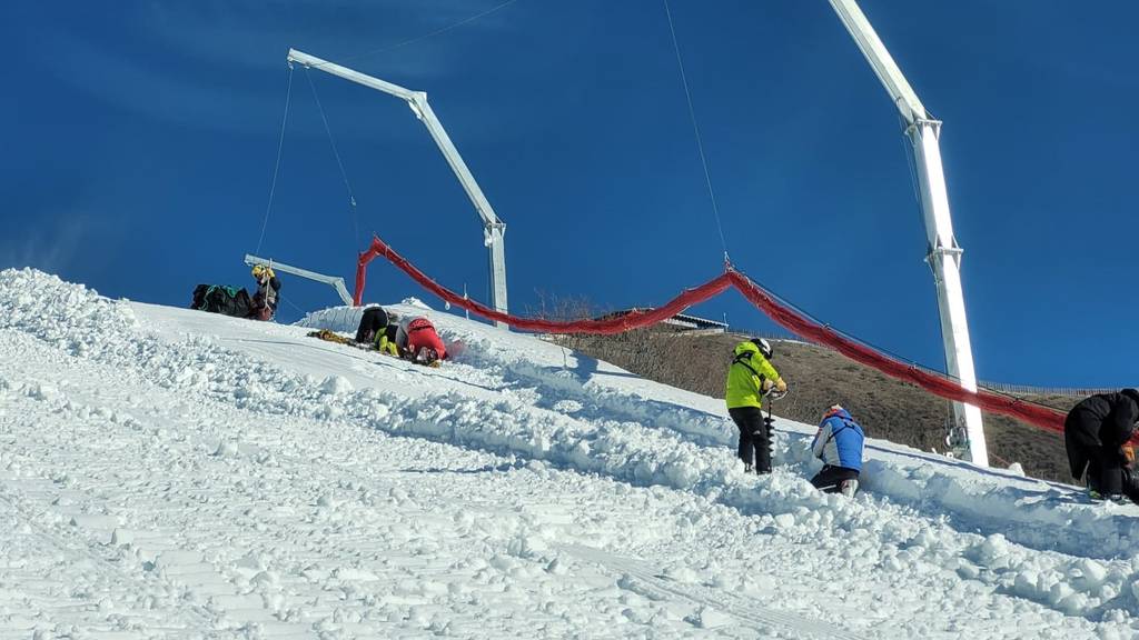 Mit Schweizer Hilfe werden die Olympia-Skipisten renntauglich gemacht.