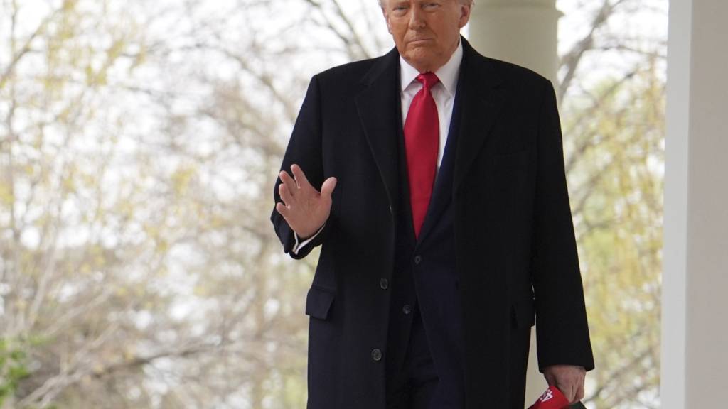 US-Präsident Donald Trump kommt zu einer Veranstaltung zur Ankündigung neuer Zölle im Rosengarten des Weißen Hauses. Foto: Evan Vucci/AP/dpa
