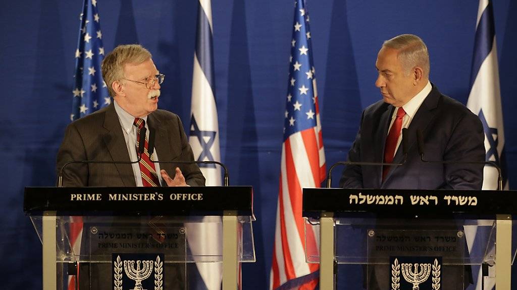 US-Sicherheitsberater Bolton (l) sagte nach einem Treffen mit dem israelischen Regierungschef Netanjahu, an der US-Unterstützung für Israels Recht auf Selbstverteidigung könne kein Zweifel bestehen.