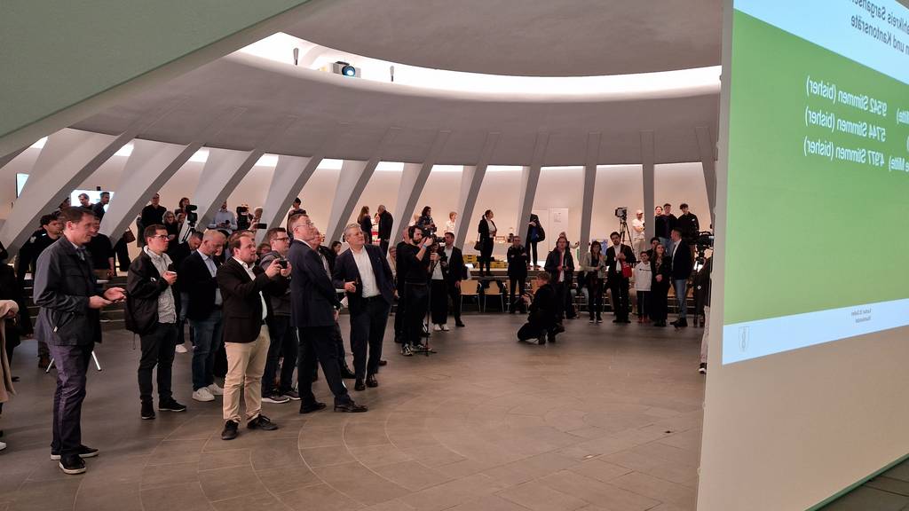 Live aus dem Pfalzkeller: Bisherige St.Galler Regierungsmitglieder wiedergewählt
