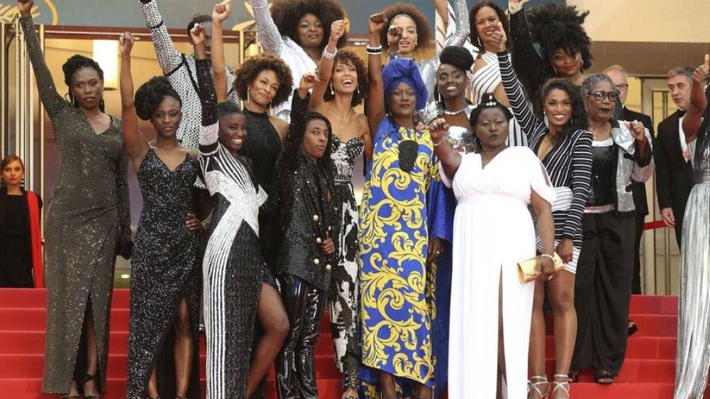 Schauspielerinnen demonstrierten am Mittwoch auf dem roten Teppich in Cannes gegen Diskriminierung à la «für eine Schwarze sind sie recht intelligent».