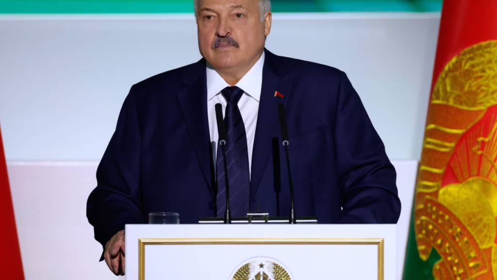 HANDOUT - Der belarussische Machthaber Alexander Lukaschenko spricht auf einer Sitzung der Gesamtbelarussischen Volksversammlung in Minsk (Archivbild). Foto: Uncredited/Belarusian Presidential Press Service/dpa