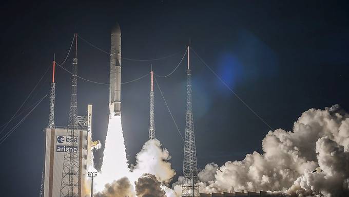 Ariane-Rakete bringt elektrisch angetriebenen Satelliten ins All