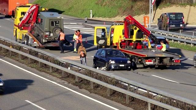 Armee-Puch auf A1 verunfallt