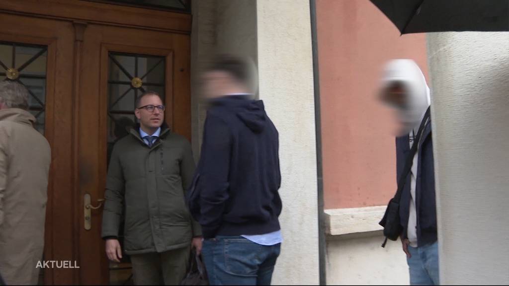 Telefonbetrüger stehen in Aarau vor Gericht