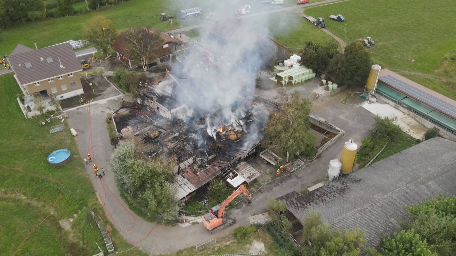 In Urswil in der Gemeinde Hochdorf brannte eine Scheune komplett nieder.