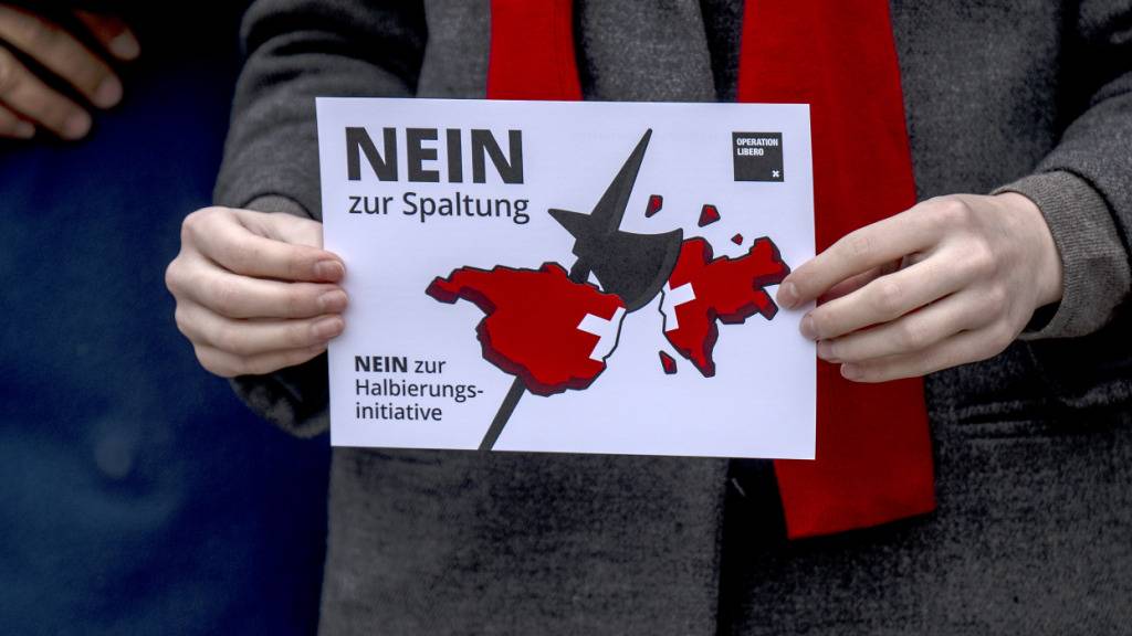 Die Operation Libero warnte schon im September mit einer Aktion auf dem Bundesplatz vor der Initiative. (Archivbild)