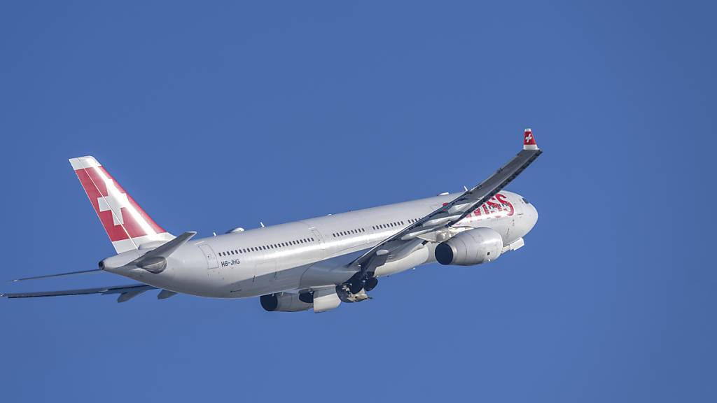 Als die Polizei zum Zürcher Flughafen ausrückte, waren die beiden Diebe bereits im Flugzeug nach Sevilla. (Archivbild)