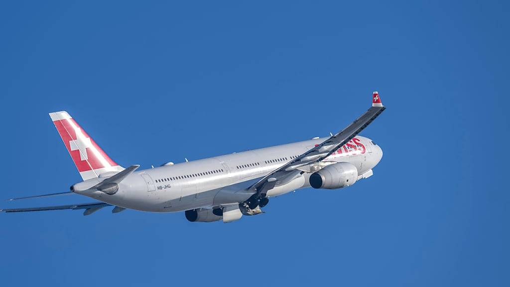 Als die Polizei zum Zürcher Flughafen ausrückte, waren die beiden Diebe bereits im Flugzeug nach Sevilla. (Archivbild)