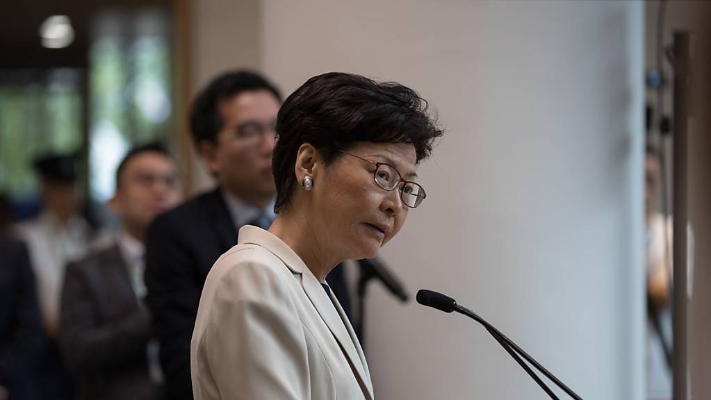 Hongkongs Regierungschefin Carrie Lam will ab kommender Woche mit einem öffentlichen Dialog die seit Monaten andauernden Proteste der Demokratiebewegung in den Griff bekommen.
